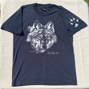 Screen Stars Best Black Hills South Dakota Wolf Faded Black Tee Vintage 90s Lrg